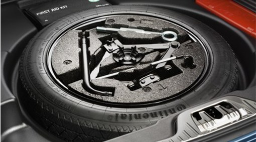 Rueda de recambio, conservación debajo el piso